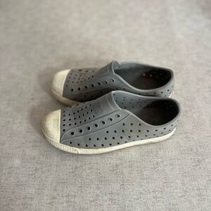 Native Jefferson Gray Girls Shoes sz J2 Slip on water /play eco & vegan friendly